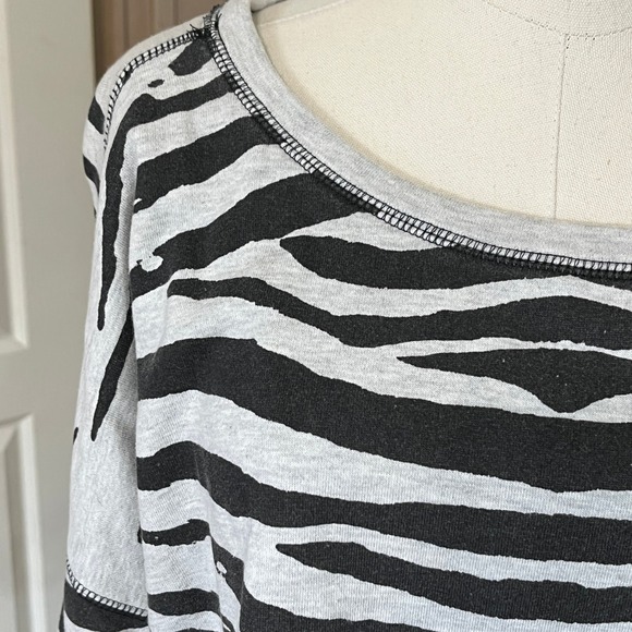 Marc New York Zebra Print Sweatshirt Pullover 3/4 Sleeve Gray Black Animal‎ Top - Picture 2 of 12